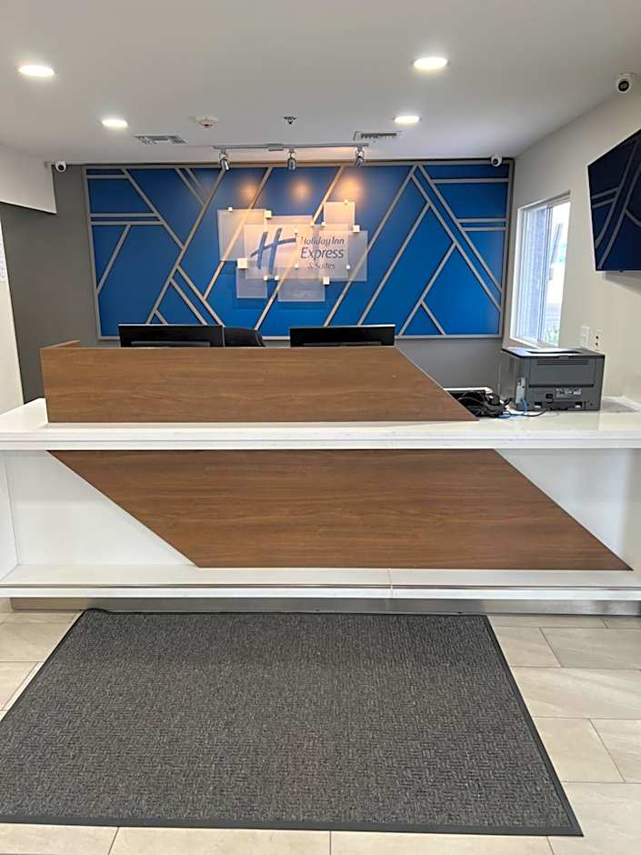 Holiday Inn Express & Suites Phoenix - Mesa West By IHG