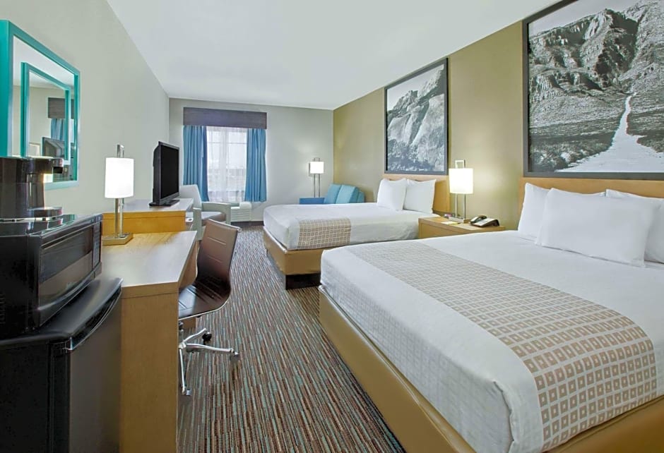 Super 8 by Wyndham Midland South