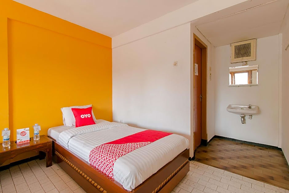 OYO 1996 Koneng Hotel