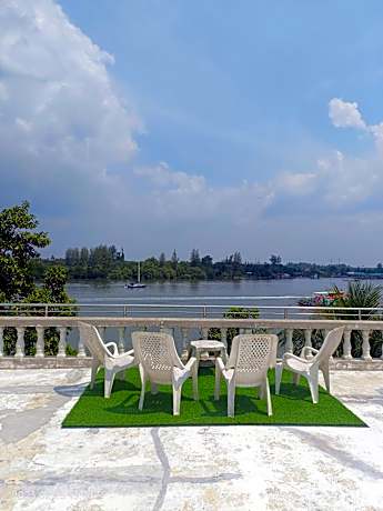 Funky Crab The River