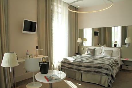 LUXE ROOM