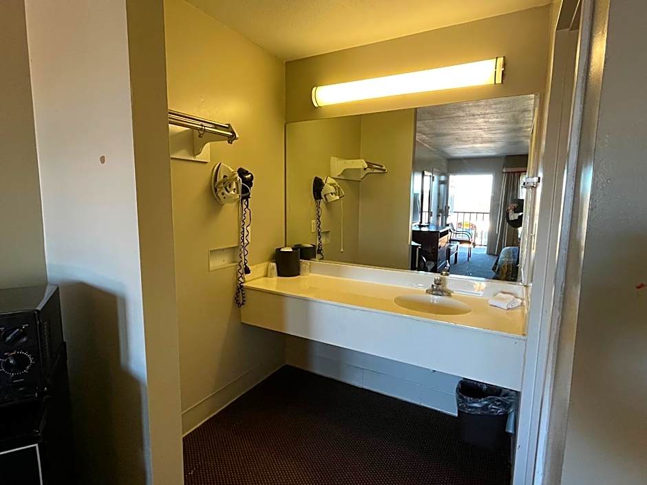 Motel 6 Bracey, VA I 85