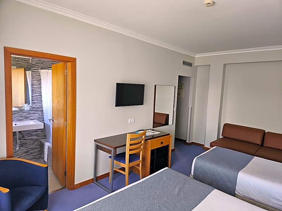Hotel Feira Pedra Bela