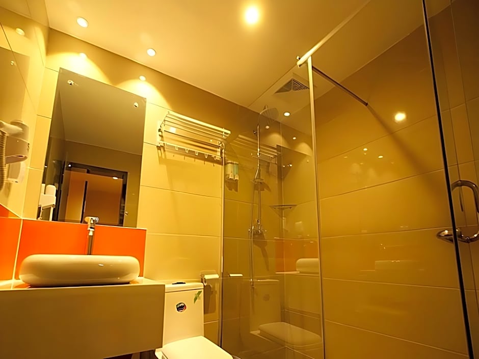 7 Days Premium Guilin Liangjiang Sihu Central Plaza