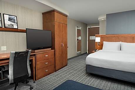 King Room with Bathtub - Mobility Access/Hearing Accessible