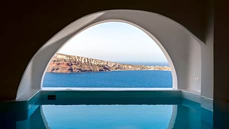 Premium Suite with Cave Heated Plunge Pool with Jets