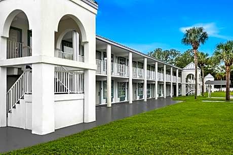 Suburban Studios Brunswick I-95