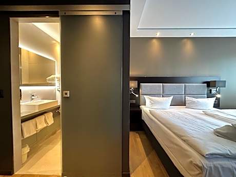 Twin Room Courtyard Side
