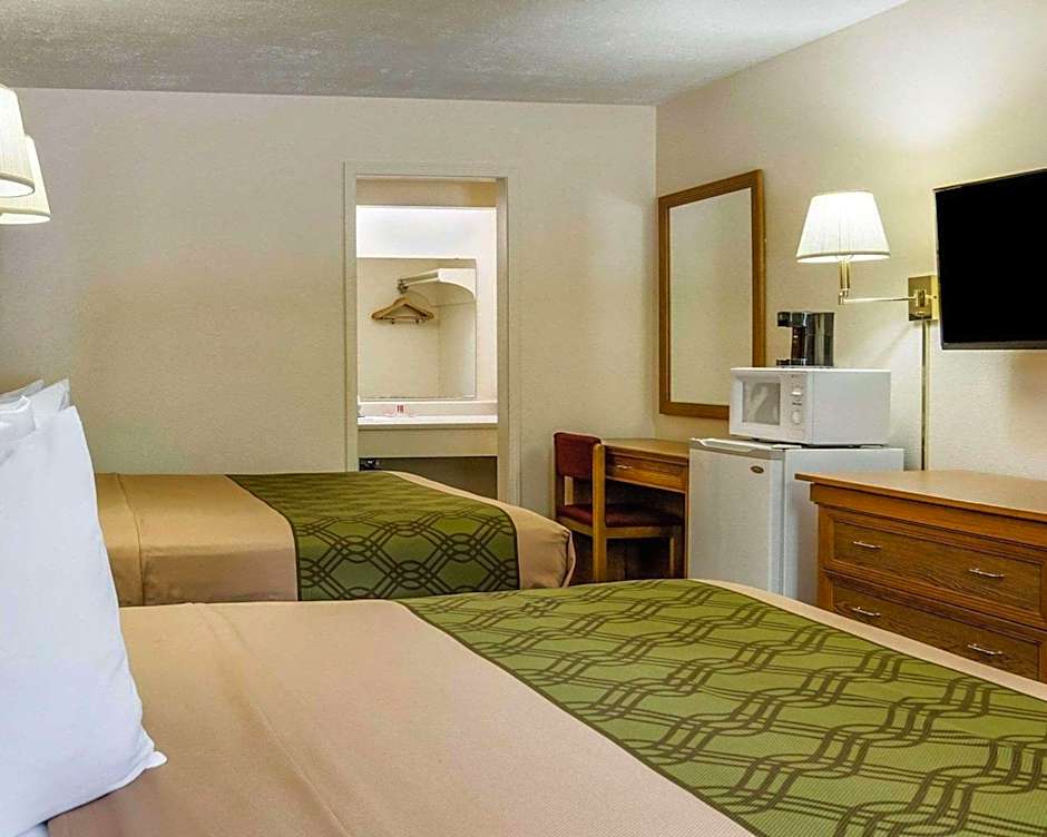 Econo Lodge Lawrence near University