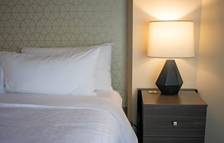 1 King Bed Premium