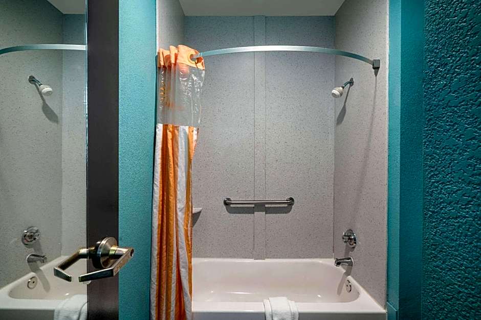 La Quinta Inn & Suites by Wyndham Knoxville East