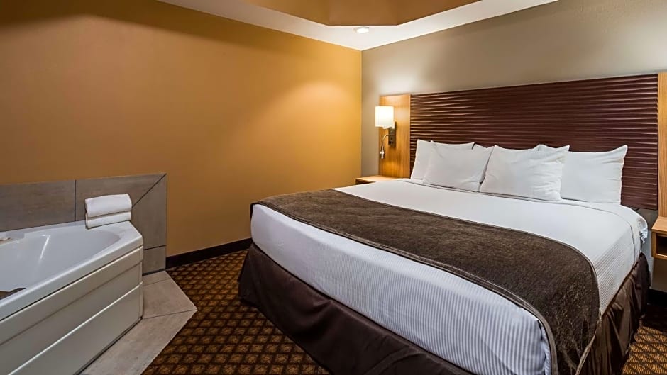 Best Western Plus Landing View Inn & Suites