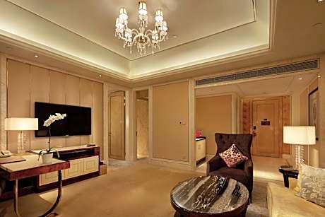 Executive King Suite - Lounge Access