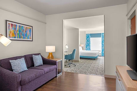 1 King Accessible Deluxe 1 Bedroom Suite Tub