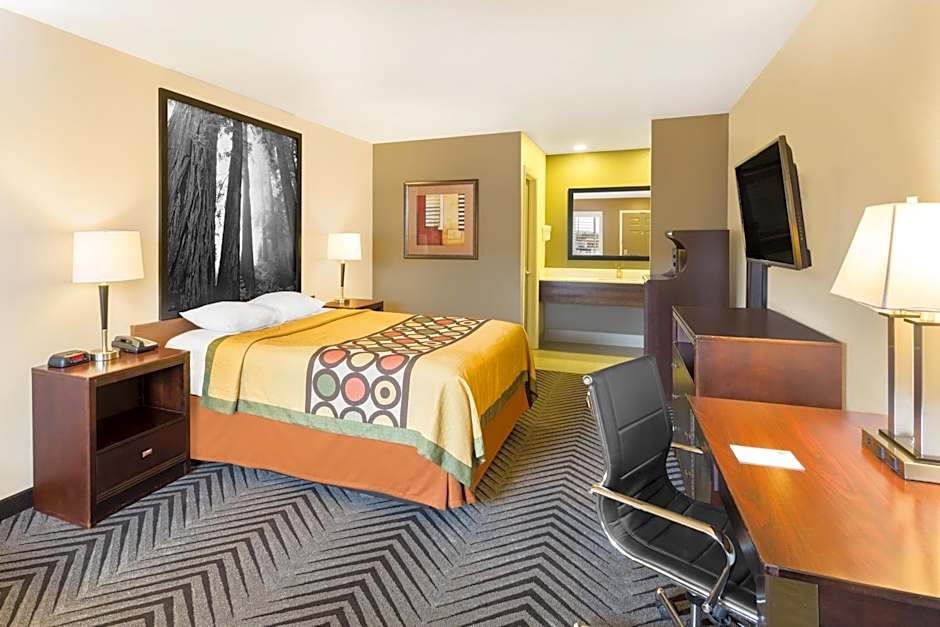 Super 8 by Wyndham Fortuna