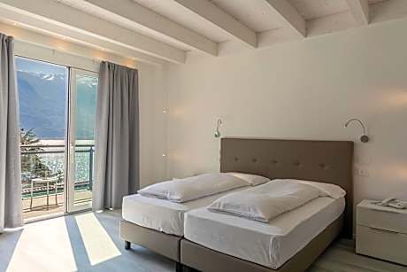 Deluxe Double or Twin Room with Lake View