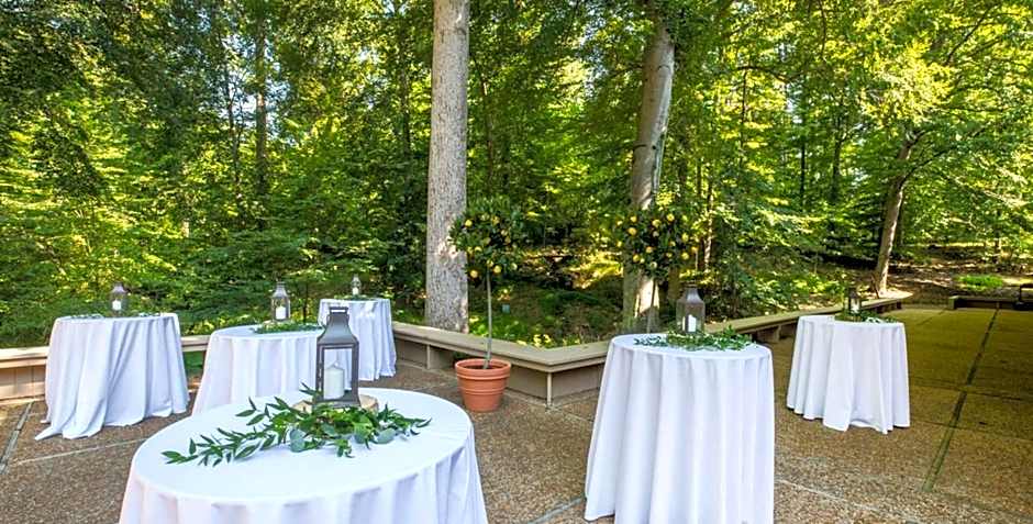 Williamsburg Woodlands Hotel & Suites, an official Colonial Williamsburg Hotel