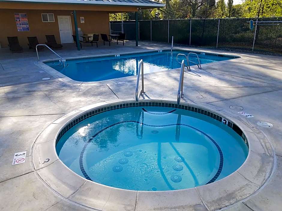 Gridley Inn & RV Park