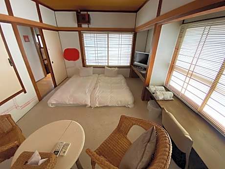 Annex Deluxe Twin Room