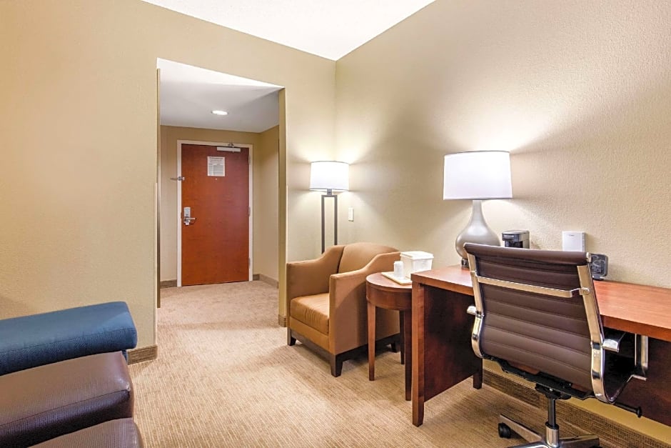 Comfort Suites Manchester near Arnold AFB