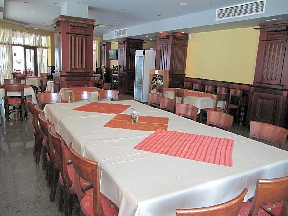 Maverick Hotel