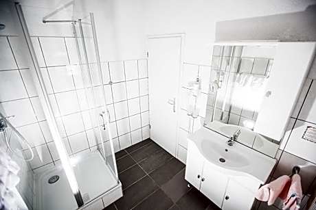 Deluxe Double Room with Shower