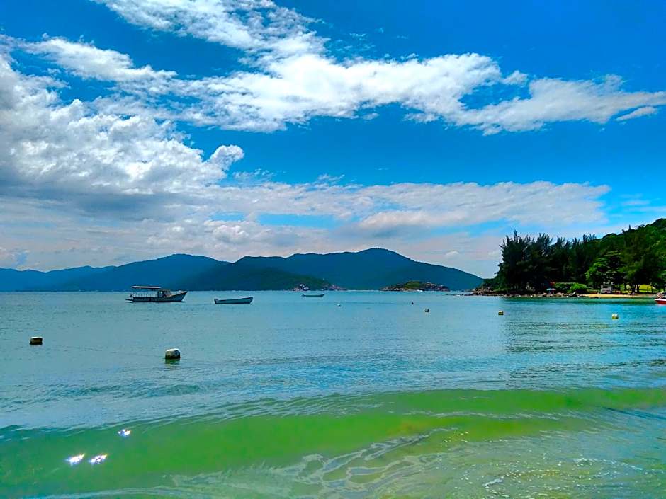 Gênesis Beach Hostel! Quartos compartilhados e privativos na Pinheira