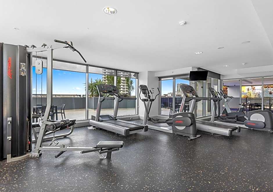 H on Mitchell Apartment Hotel