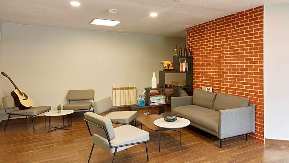 Campanile Les Ulis Hotel