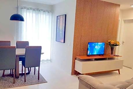 Apartamento CONFORTO CLIMATIZADO prox do SHOPPING NAÇÕES prox ABBA Church - cozinha completa - Ar condicionado - WiFi - Smart Tv 32' - Youtube e Apps - estacionamento privado - Portaria 24h - Acomoda até 8 pessoas - Anfitriã SuperHost no BNB 5 Estrelas