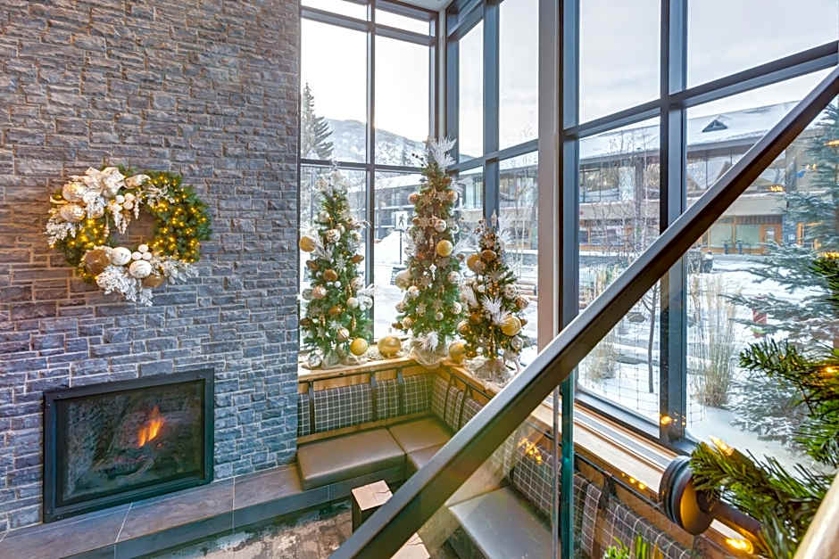 Peaks Hotel and Suites