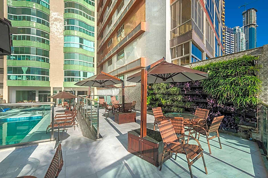 ITNC133-Tranquilidade à Beira-Mar 3Q, 3WC, Piscina