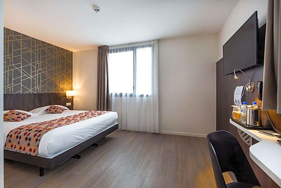 Brit Hotel Ploermel - Hotel de l'Hippodrome