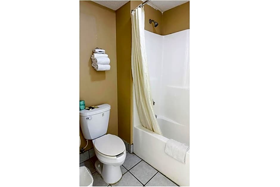 Garden Inn & Suites