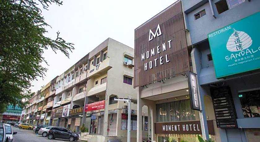 Moment Hotel