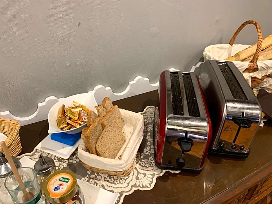 L'EMBLEME - BOUTIQUE HOTEL