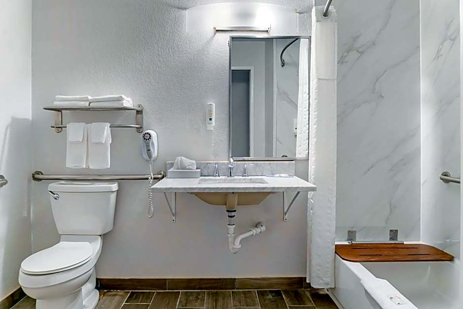 Quality Inn Byron Center