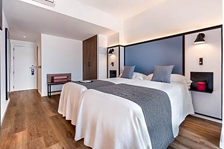 Twin Room with Sea View