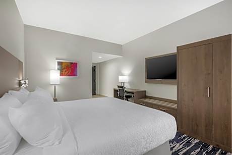 King Room with Roll-in Shower - Disability Access/Non-Smoking