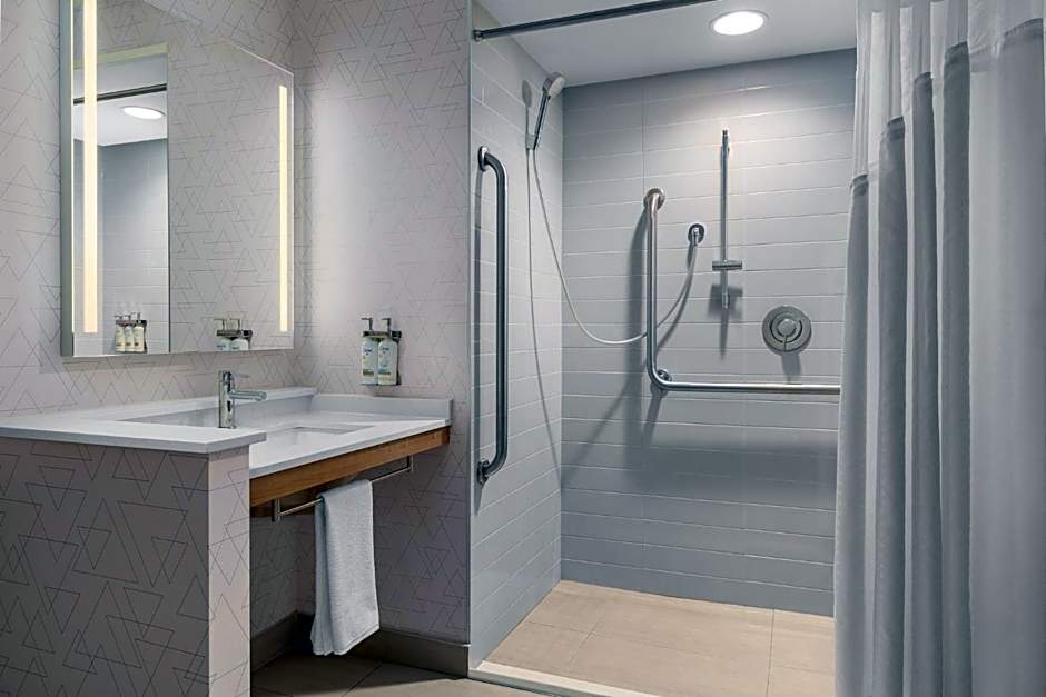 Holiday Inn Express & Suites Vaughan Southwest By IHG
