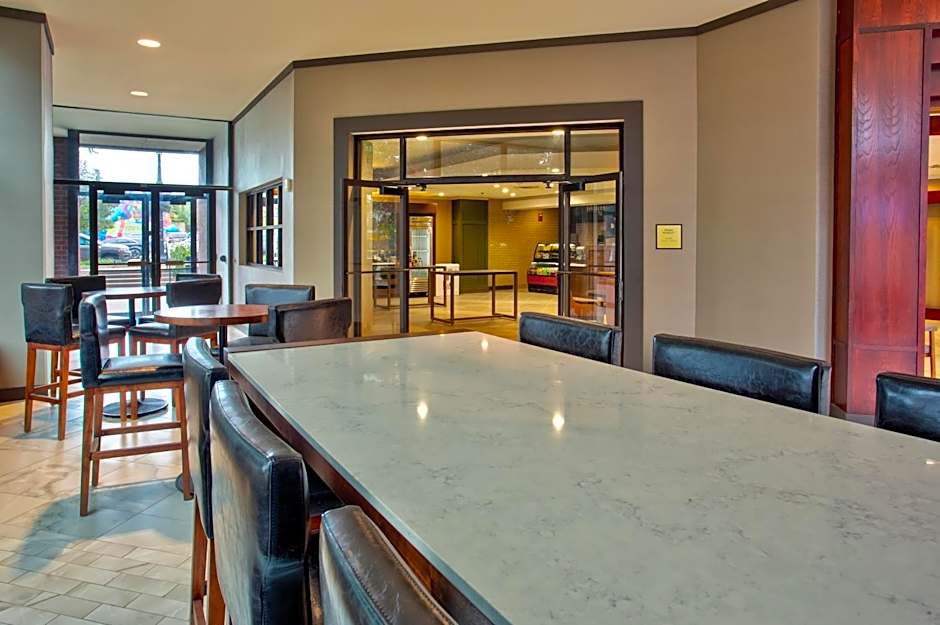 DoubleTree by Hilton Lansing