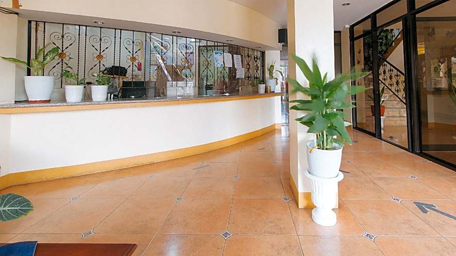 RedDoorz @ Golden Park Inn La Union