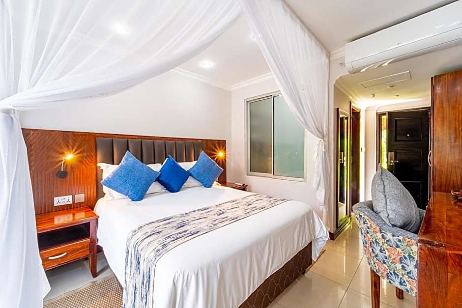 Azambezi River Lodge