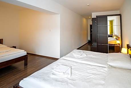 Classic Quadruple Room