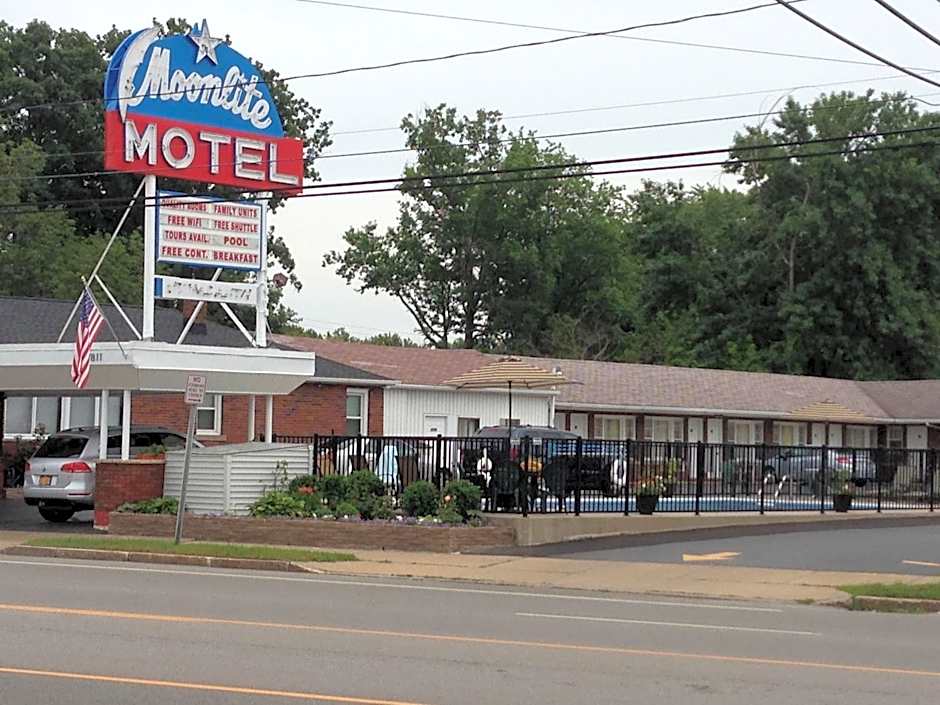 Moonlite Motel