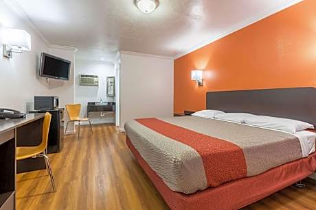 King Room - Non-Smoking