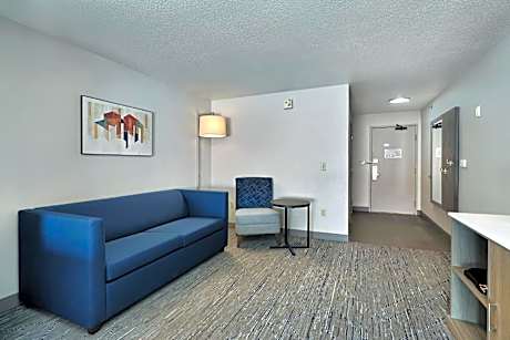 King Suite with Sofa Bed - Communication Accessible