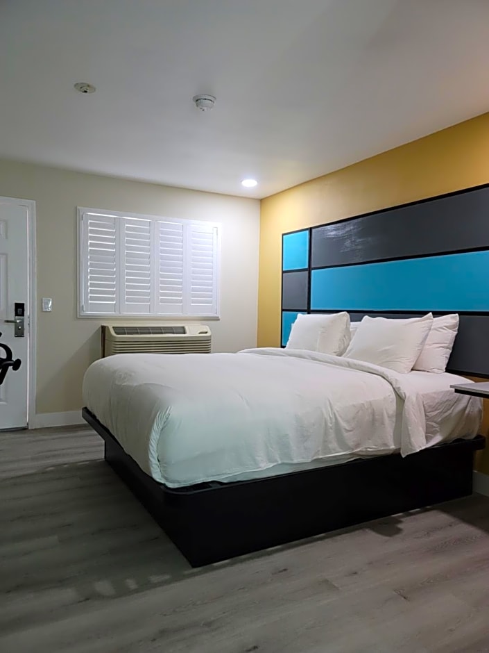 Photo 1 of 5 of Standard King Room - Non Smoking
