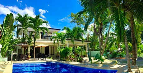 Avila's Hostel Moalboal near Beach