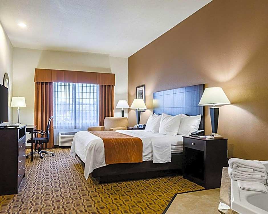 Comfort Inn & Suites Lawrence